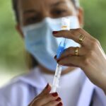 Especialistas acreditam que a vacina ainda é a principal forma de prevenção contra a covid-19 e as novas variantes