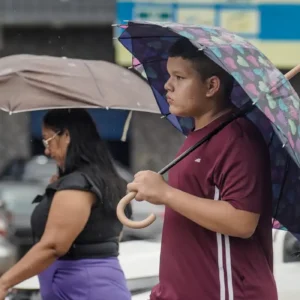Chuvas trazem alívio a Manaus após dias de fumaça e seca
