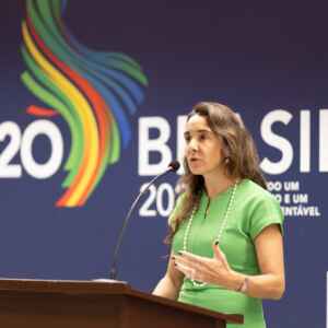 Pobreza precisa ser combatida com estabilidade da economia, diz embaixadora do G20