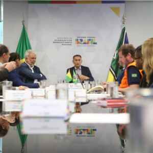 Waldez Góes e Bancada Federal do Acre planejam ações contra enchentes no Estado