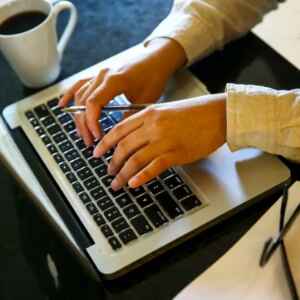 Relatório MTE aponta que mulheres recebem 19,4% a menos que os homens