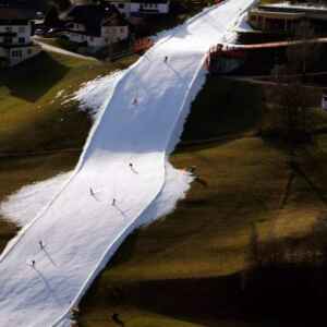 Neve artificial é uma solução de longo prazo para resorts de esqui em um mundo aquecendo?