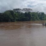 Terra Indígena Caru, entrada da Aldeia Maçaranduba, local onde o Rio Pindaré separa o município de Bom Jardim, na margem ao fundo, do município de Alto Alegre do Pindaré. Registro de março de 2024 durante a cheia do Rio