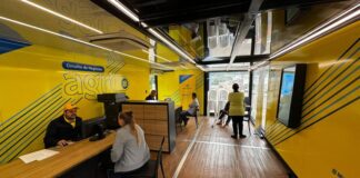 Caminhão convertido em agência itinerante do BB