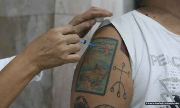 94% dos brasileiros se vacinaram contra covid: IBGE 1 Brasileiros