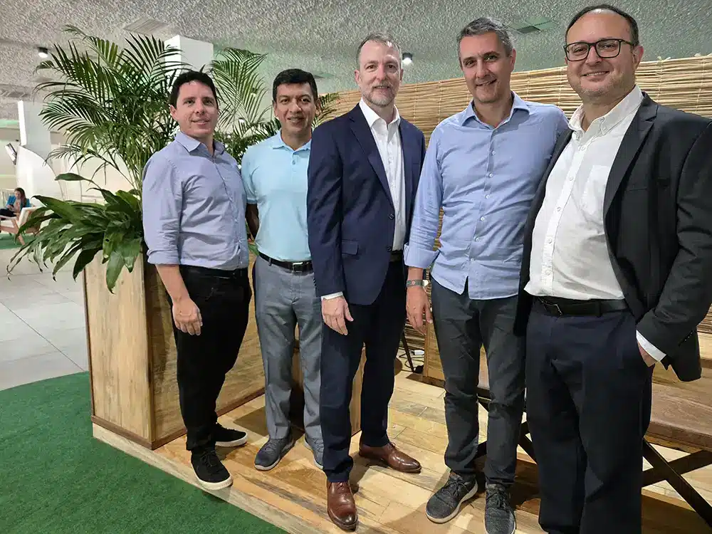 Da esq. para a dir.: ⁠Otávio Ottoni, sócio da Kaeté; ⁠⁠Jorge Farfan, Venture Partner da KPTL; ⁠⁠Morgan Doyle, representante do BID no Brasil; ⁠⁠Renato Ramalho, CEO da KPTL; Denis Minev, investidor do fundo