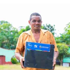 Quilombolas Produtores de Açaí e Castanha Recebem Computador no Pará