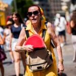 Os idosos enfrentam riscos à saúde devido ao calor elevado por vários motivos, incluindo medicamentos