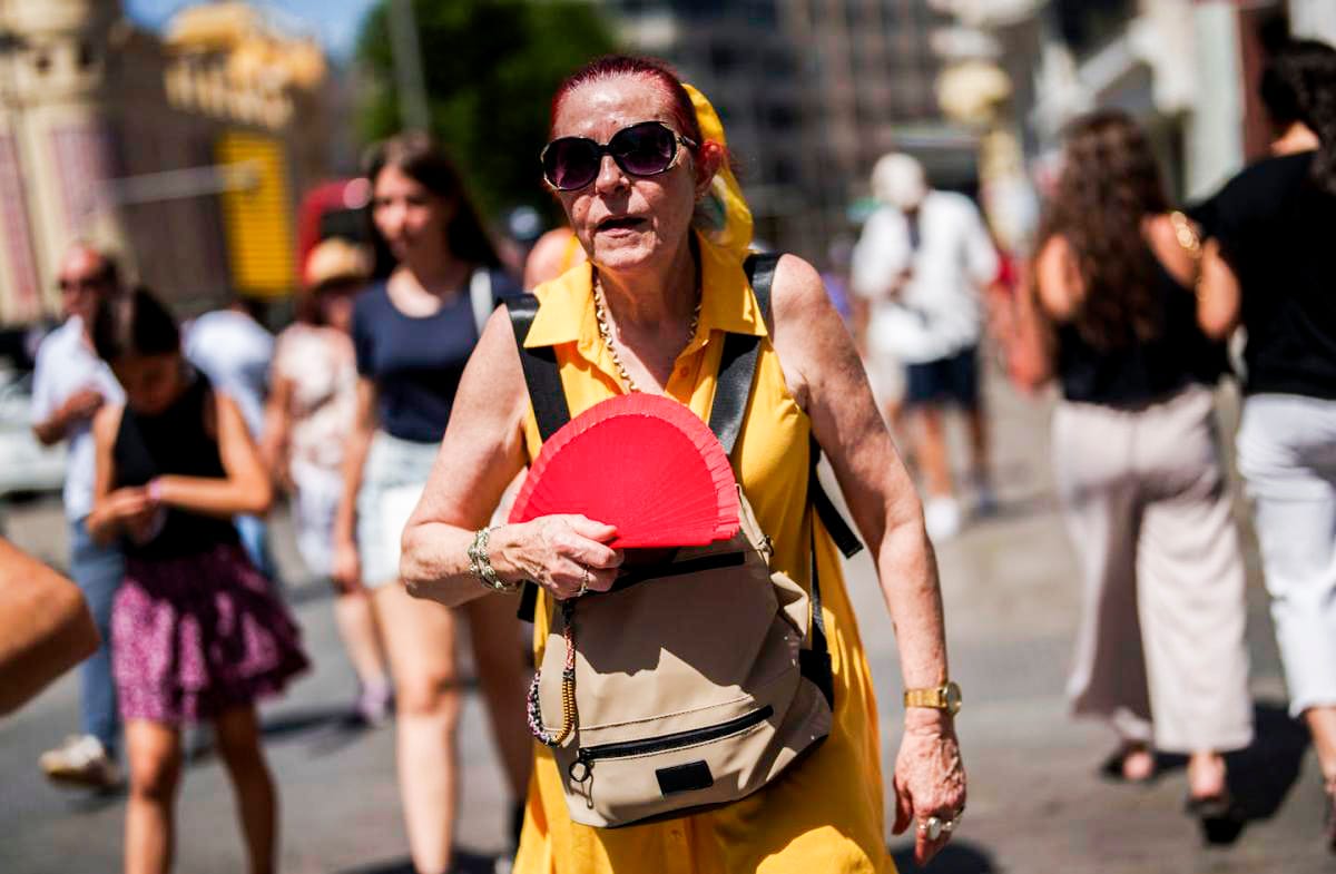 Os idosos enfrentam riscos à saúde devido ao calor elevado por vários motivos, incluindo medicamentos