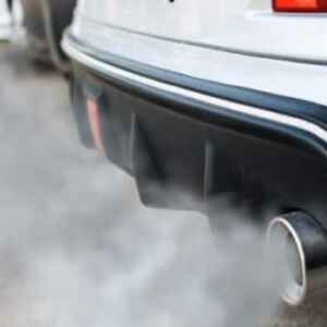 Eurodeputados são intimados a não recuar na proibição de carros a gasolina até 2035