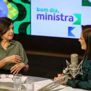 Ministra da Saúde Celebra Avanços na Imunização Infantil