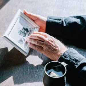 Cientistas da Mayo Clinic Identificam Novo Tipo de Perda de Memória em Idosos memória