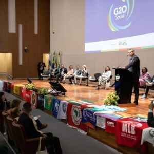 “Fazer o Grande Barulho da Democracia”: Cúpula do G20 Social é Lançada Ministro Macedo durante encontro do Fórum Interconselhos