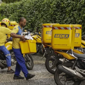 Correios Anunciam PDV e Concurso para Contratação de 32 Mil Carteiros