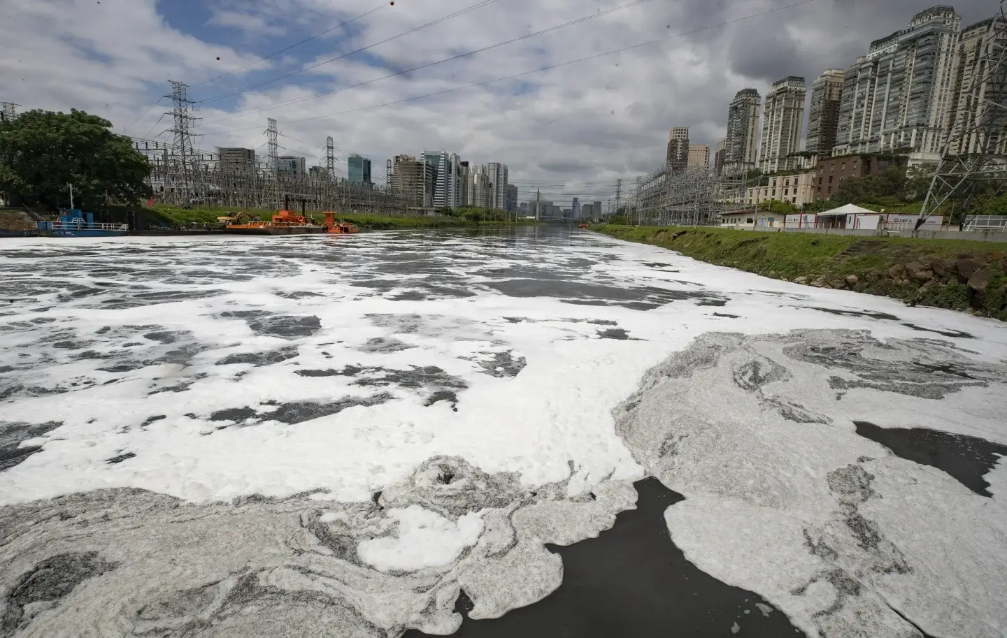 Alerta em São Paulo poluição no rio Tietê quase duplica em dois anos