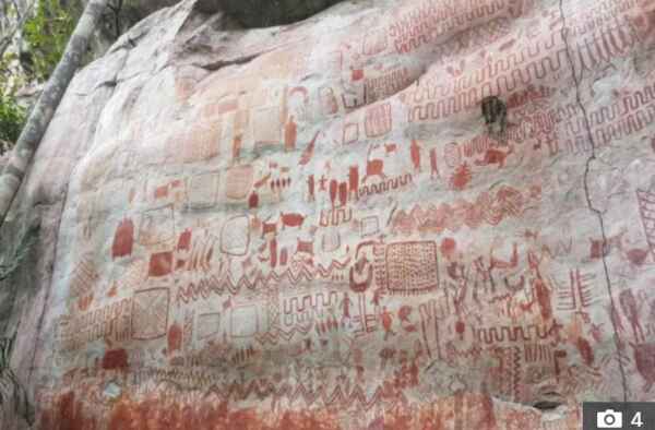 Encontrados desenhos pré-históricos de criaturas iguais a alienígenas em penhasco na Amazônia 1 Captura de tela 2024 08 21 115921