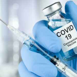 Surto de Covid-19 no verão pode antecipar liberação de novas vacinas pela FDA covid