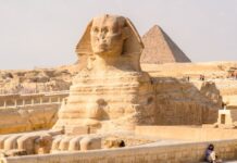 A grandeza das pirâmides ao surgimento de comunidades sustentáveis Próxima às pirâmides de Gizé, a Grande Esfinge é uma das estátuas mais icônicas do mundo