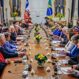 Brasil e Chile Encaminham Parceria para Transformação Digital do Estado Lula , o chileno Gabriel Boric e ministros participam de reunião de trabalho em Santiago