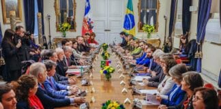 Lula , o chileno Gabriel Boric e ministros participam de reunião de trabalho em Santiago