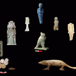 Descoberta de Observatório Astronômico com 26 Mil Anos no Egito Revoluciona Conhecimento Sobre Civilizações Antigas Entre os objetos encontrados estava um relógio de sol de pedra inclinado, também conhecido como relógio de sombra inclinado, utilizado na antiguidade para medir o tempo • Ministério de Turismo e Antiguidades da República Árabe do Egito