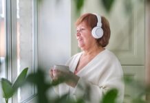 Cérebros mais velhos trabalham mais para lembrar músicas cérebros