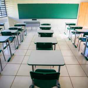 Fechamento de escolas devido a questões climáticas impactaram 400 mi de estudantes desde 2022 escolas