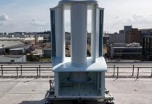 Turbinas eólicas que podem resolver problemas dos impactos nas aves Turbinas eólicas "sem movimento" do Reino Unido foi instalado no telhado de uma fábrica em Oxford