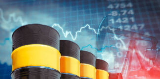 O crescimento da produção de petróleo fora da OPEP, liderado por EUA e Canadá, pressiona os preços globais. O futuro do mercado depende de decisões políticas e ambientais.