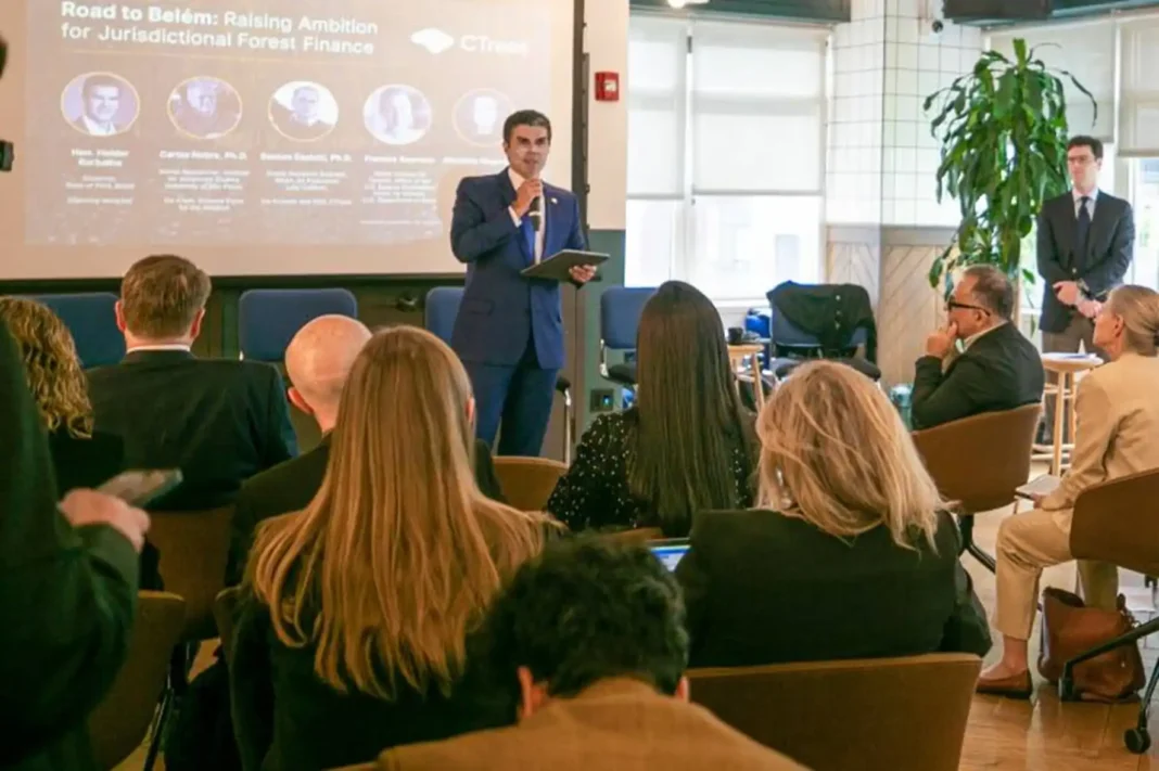 Helder Barbalho, Governador do Pará durante a Climate Week em Nova York, anunciando acordo de venda de créditos de carbono para preservação da Amazônia.