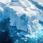 Estudo liderado por Dartmouth desafia as projeções de elevação do nível do mar do IPCC A Geleira do Juízo Final vem sofrendo uma significativa redução de gelo desde a década de 1940, o que gera preocupações sobre suas implicações para os níveis globais do mar