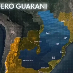 Reposição de estoque do Aquífero Guarani é insuficiente Aquífero Guarani é o maior manancial de água doce subterrânea transfronteiriço do mundo, que abrange os Estados de Goiás, Mato Grosso do Sul, Minas Gerais, São Paulo, Paraná, Santa Catarina e Rio Grande do Sul, além de Paraguai, Uruguai e Argentina