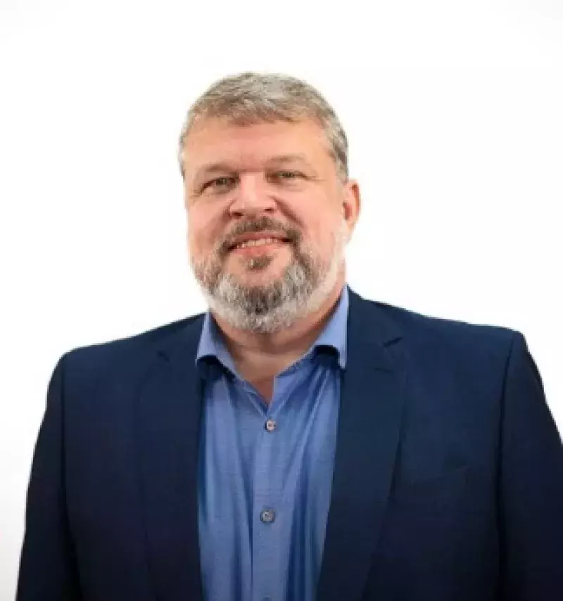 Anderson Baranov é o novo presidente do Conselho Diretor da Associação Brasileira do Alumínio (ABAL) e substitui Ricardo Carvalho, ex-CEO da Companhia Brasileira do Alumínio (CBA). O executivo da Norsk Hydro no Brasil tem mais de 30 anos de experiência no setor