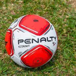 A Jogada sustentável da penalty: Inovação e responsabilidade ambiental no esporte A Jogada sustentável da penalty