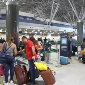 Investimentos de R$ 1,4 Bilhão na requalificação de aeroportos do norte alavancam o turismo Norte ganha R$ 1,4 bi em investimentos para aeroportos, fomentando o turismo, negócios e desenvolvimento regional