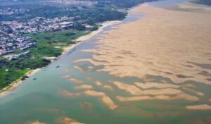 Seca afeta Rio Tapajos e altera paisagem de Alter do Chao no Para