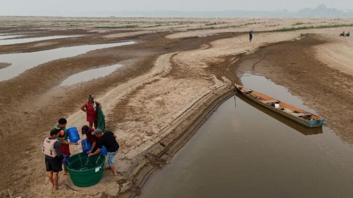 rio-madeira-seco-por-conta-da-estiagem-no-brasil-1725990981036_v2_900x506 Brasil