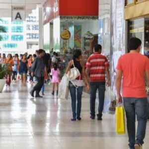 Mudanças nas regras de trabalho aos domingos e feriados em 2025 geram expectativa no setor comercial novas
