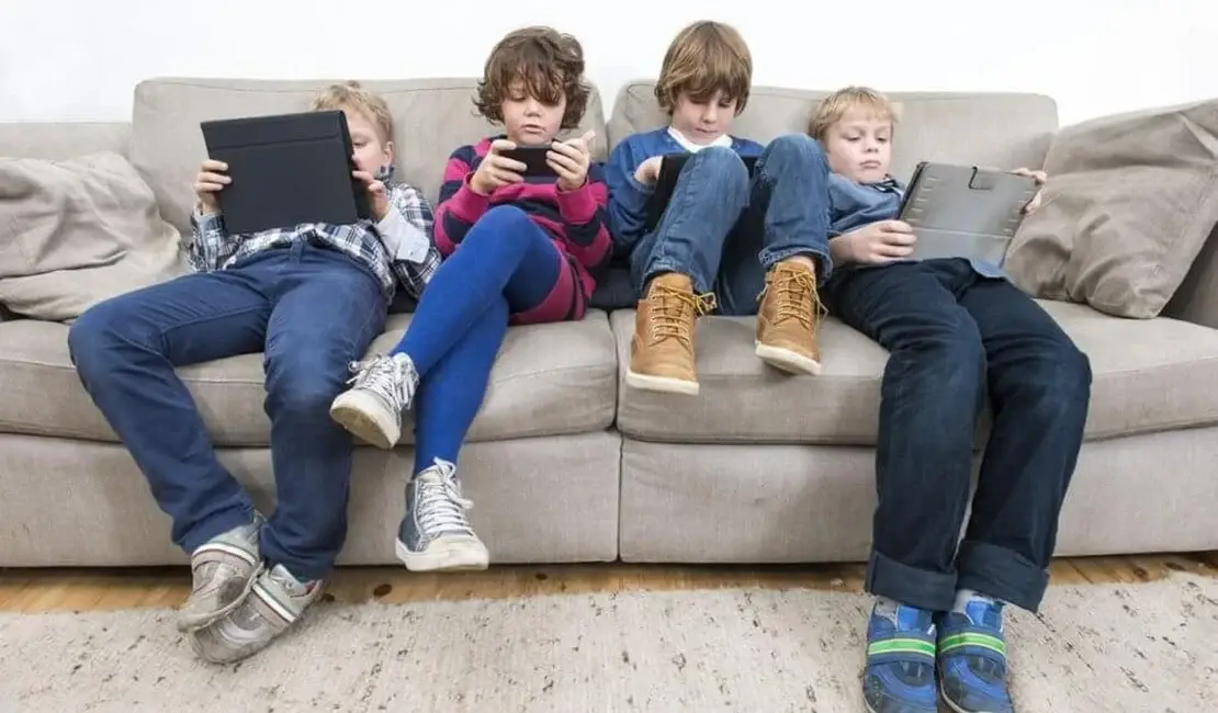 Três horas por dia em atividades sedentárias pode prejudicar o psicológico de adolescentes, revela pesquisa 3 três