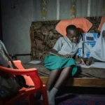 Mochilas solares iluminam o futuro das crianças africanas Com um painel solar acoplado, as mochilas da Soma Bags garantem luz para crianças africanas estudarem à noite, sem depender de querosene poluente