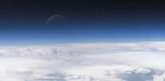 Núcleo da Terra e a vida: como o geodínamo e a tectônica de placas sustentam o campo magnético e o oxigênio atmosférico A atmosfera respirável da Terra é essencial para a vida. A atmosfera da Terra vista da Estação Espacial Internacional. (Imagem cortesia da NASA)
