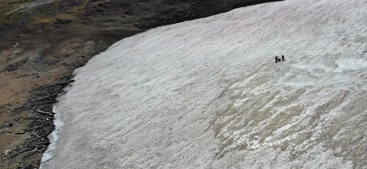 Nas margens de uma camada de gelo no Planalto Beartooth uma