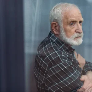 Por que ficamos com cabelos brancos ao longo do tempo e como evitar Por que ficamos com cabelos brancos ao longo do tempo e como evitar