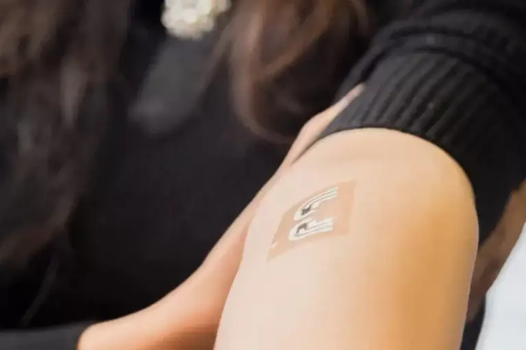 Tatuagem digital revoluciona monitoramento de glicose sem agulhas 3 tatuagem