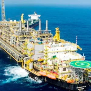 Campo de Búzios bate recorde e atinge produção de 800 mil barris de petróleo por dia campo