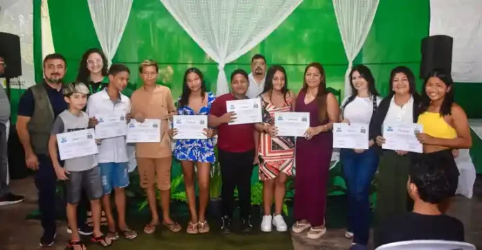 No Pará, um programa de inclusão digital está transformando a vida de 200 alunos, oferecendo capacitação em informática e novas oportunidades