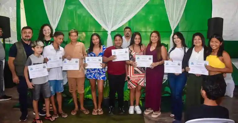 Curso de informática transforma vidas de 200 jovens no Pará 1 No Pará, um programa de inclusão digital está transformando a vida de 200 alunos, oferecendo capacitação em informática e novas oportunidades