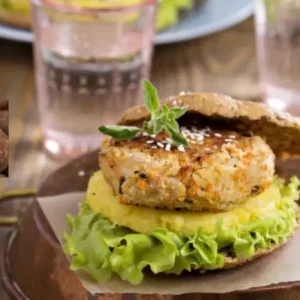 Coco babaçu vira base para hambúrguer nutritivo e sustentável hambúrguer