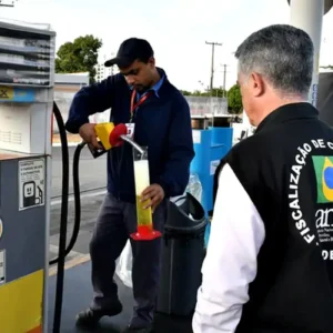 ANP desvenda fraude em postos de combustíveis onde gasolina comum era vendida como aditivada ANP