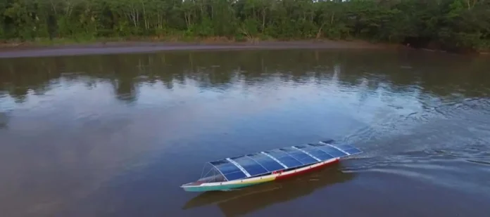 Amazônia navega rumo ao futuro com energia solar nos barcos